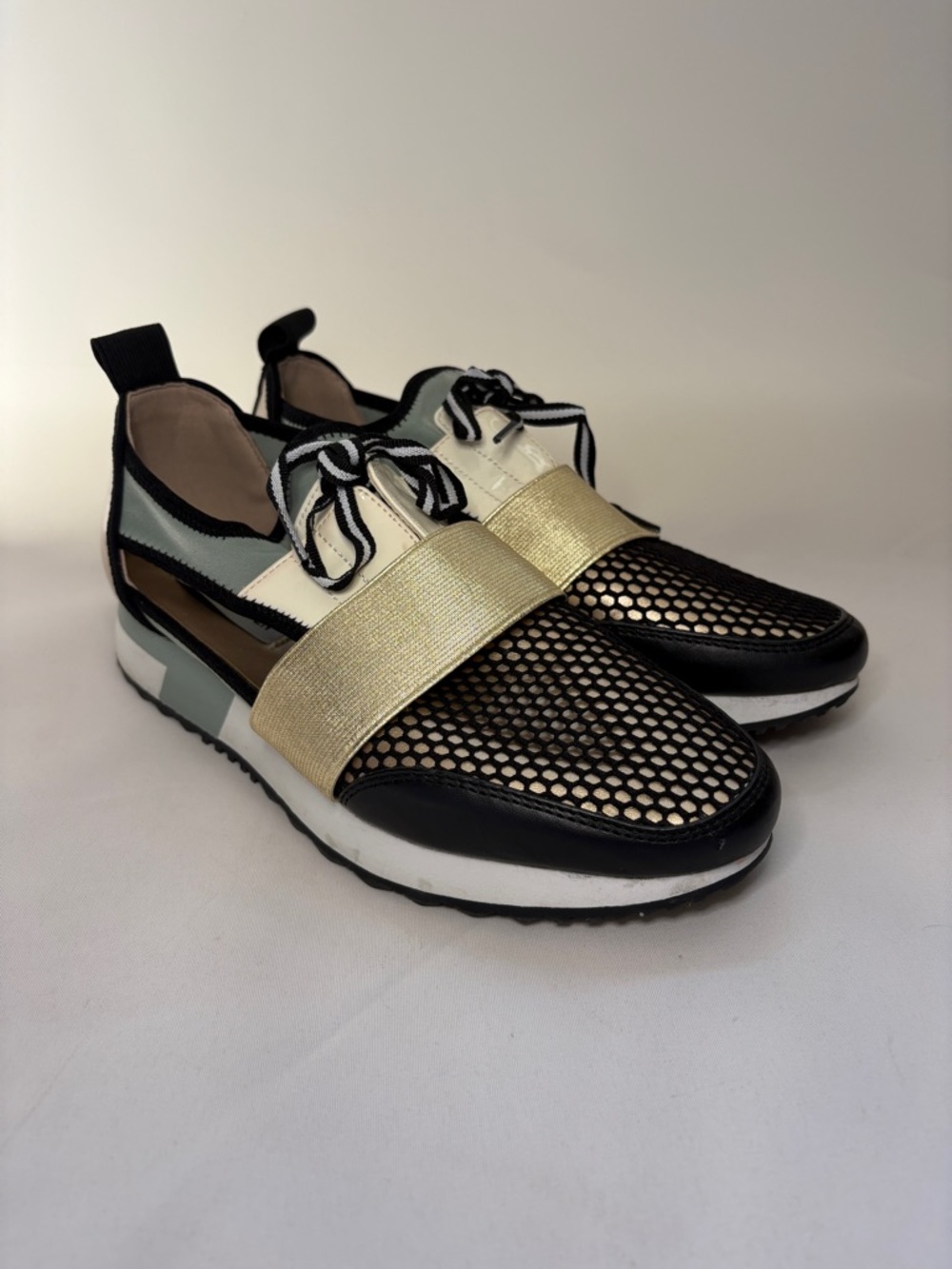 Steve Madden Arctic Black & Gold Slip-On Mesh‎ Athletic Sneakers Size 7.5